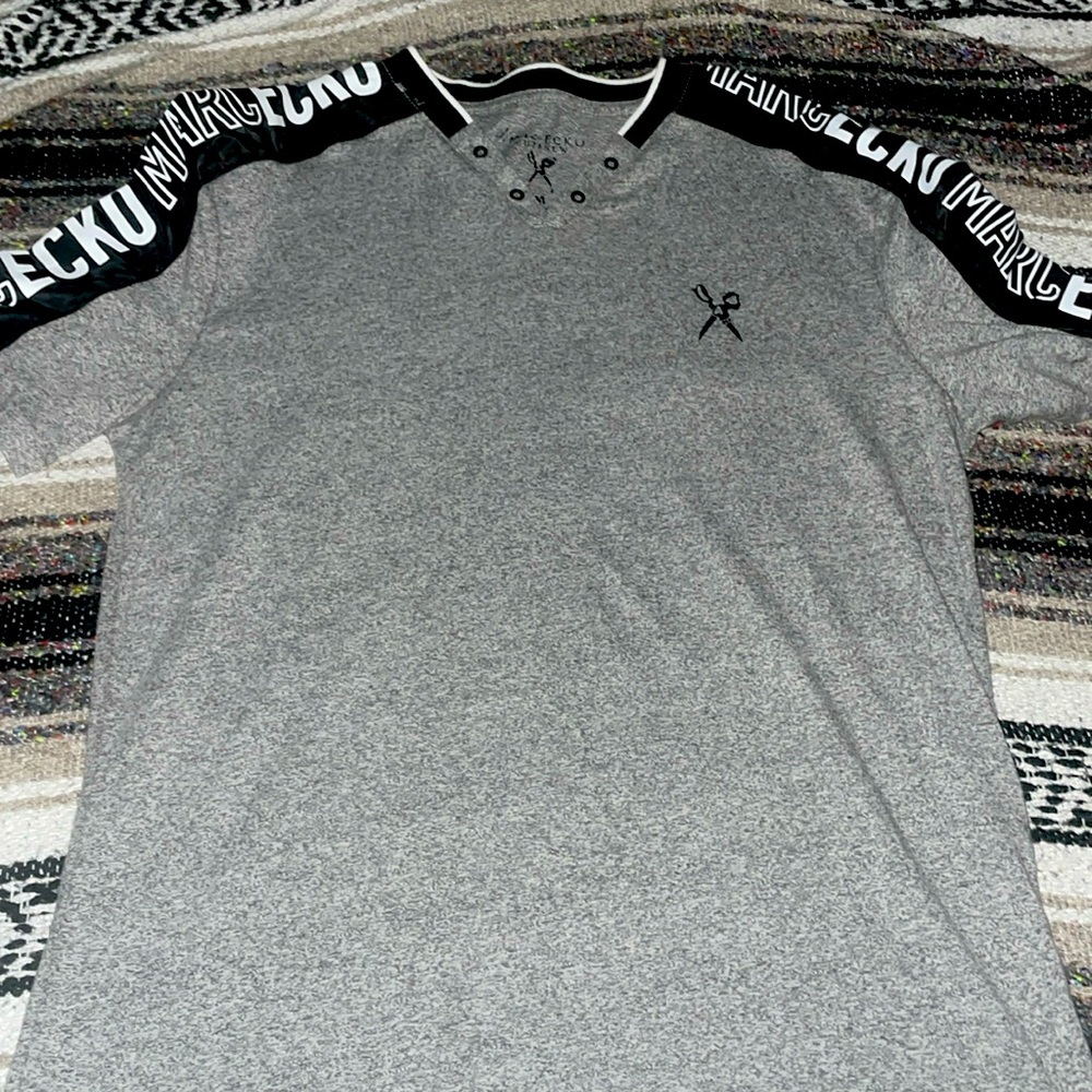 New Wot Marc Ecko  Cut & Sew New York V Neck Men’s Size Medium .